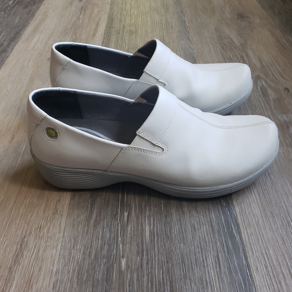 Work Wonders By Dansko Women's Coral Clog - image 5